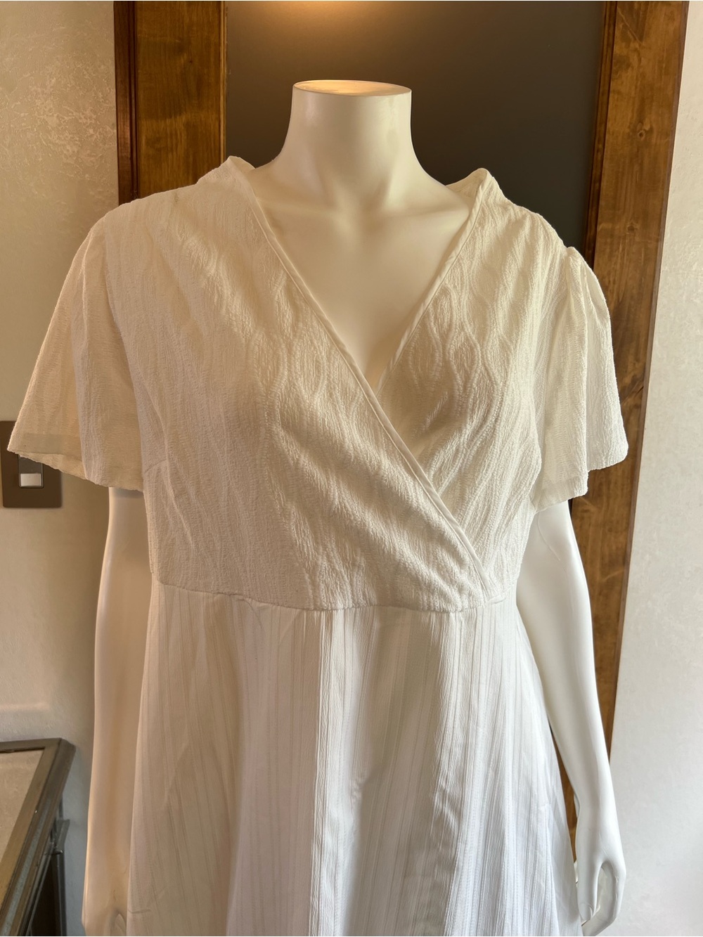 White V-Neck Midi Dress with Short Sleeves